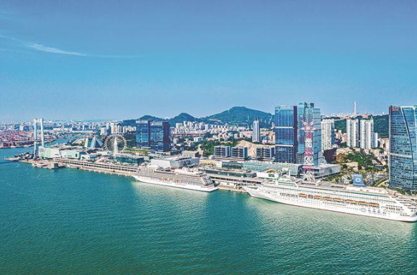 借“九八”这一国际盛会，湖里区不仅展现了其日益优化的营商环境和资源集聚能力，更推动产业发展迈向集聚化、规模化和高效化新阶段。图为海上世界。