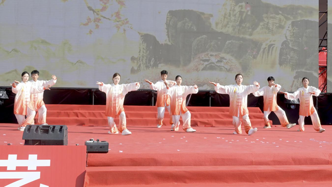 两校青年文艺交流活动。徐铭泽、杨戊辰摄