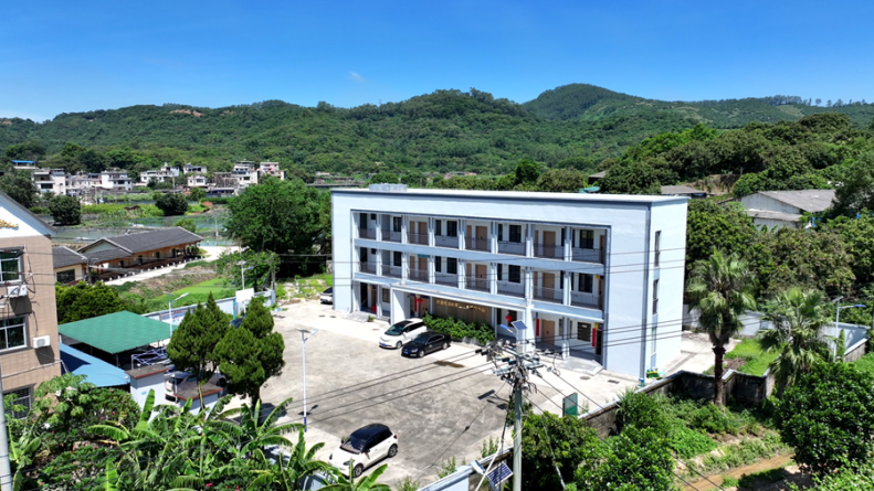 由村小学改造而成的汐浦村淡水养殖综合服务中心。龙文区融媒体中心供图