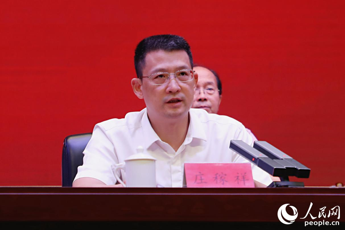 惠安縣委書記庄稼祥在會上發言。人民網 李唯一攝