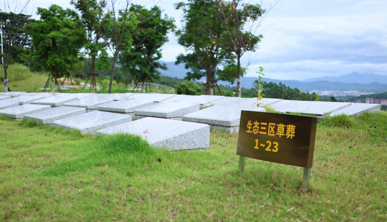 草葬區。人民網記者 李昌乾攝
