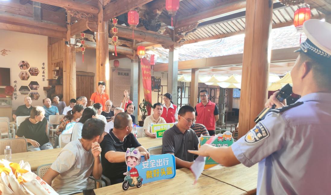 “交通安全培訓+金融消保教育”雙融課堂現場。