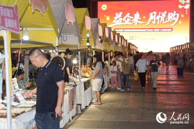 工會集市現場。人民網記者 陳博攝