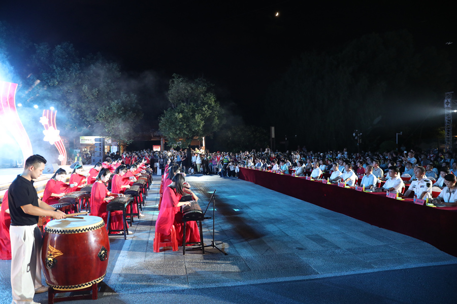 晚會現場歡聲如潮。鄭文典攝