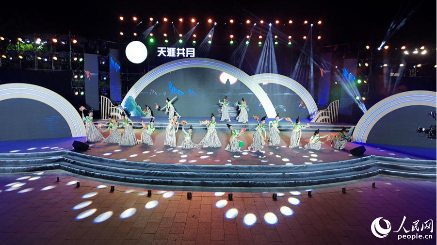 舞蹈《月下童趣》表演。人民網記者 李昌乾攝
