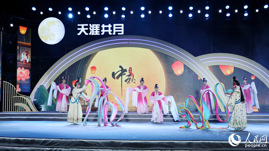 情景表演《霓裳奔月》。人民網記者 李昌乾攝