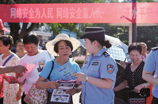 公安机关开展普法宣传。