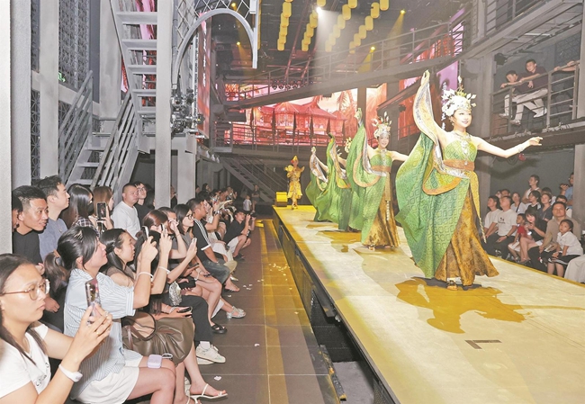 《偶遇世界·因為刺桐》首演禮現場 (張九強 攝)