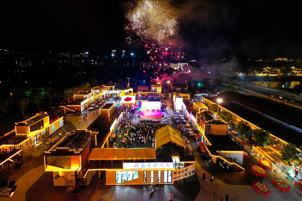 长汀县梅林夜市航拍夜景。中建海峡供图