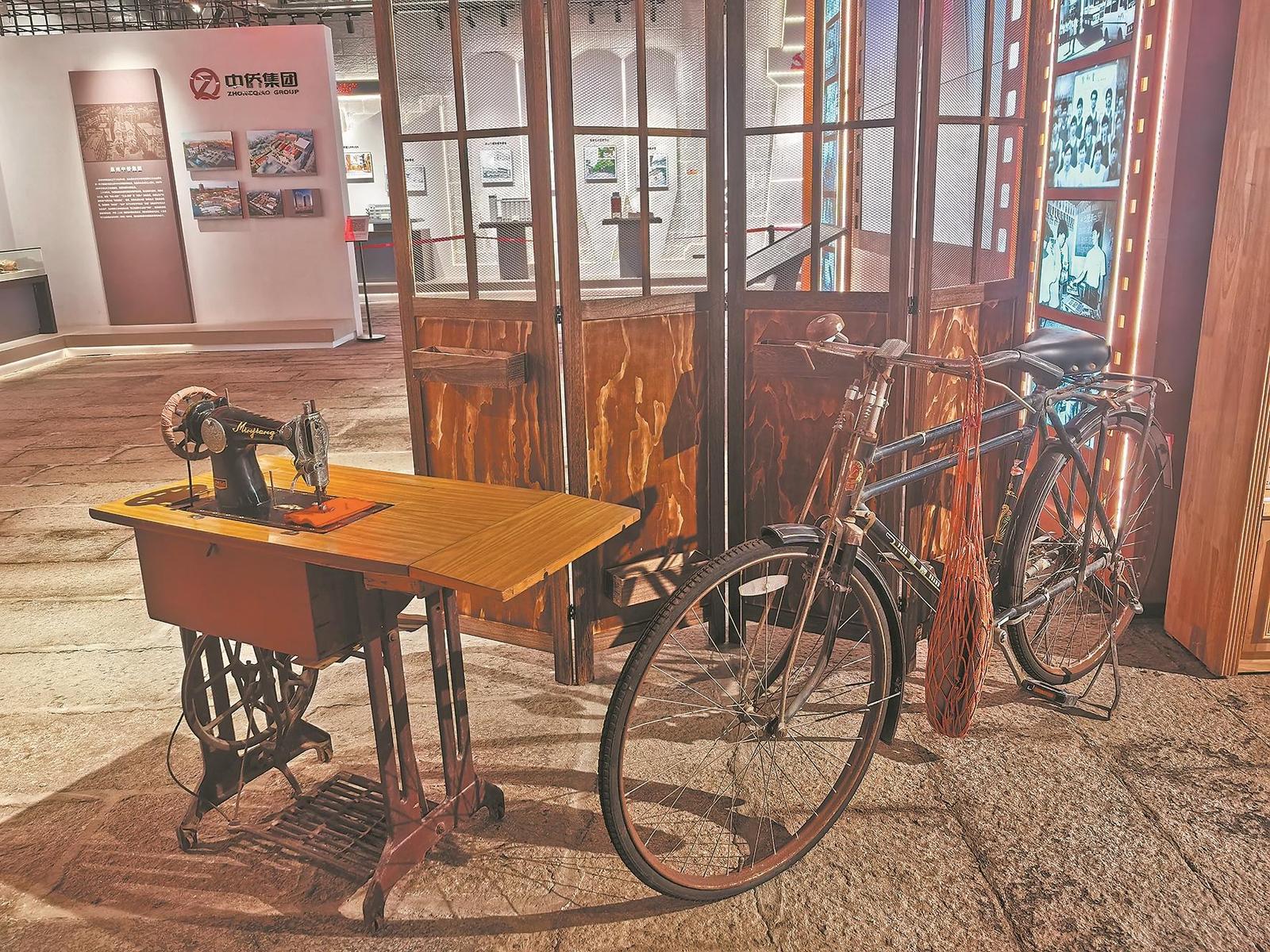 老式縫紉機和自行車