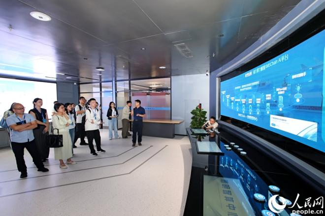 介紹思明智算中心賦能企業、產業等典型案例。人民網記者 陳博攝