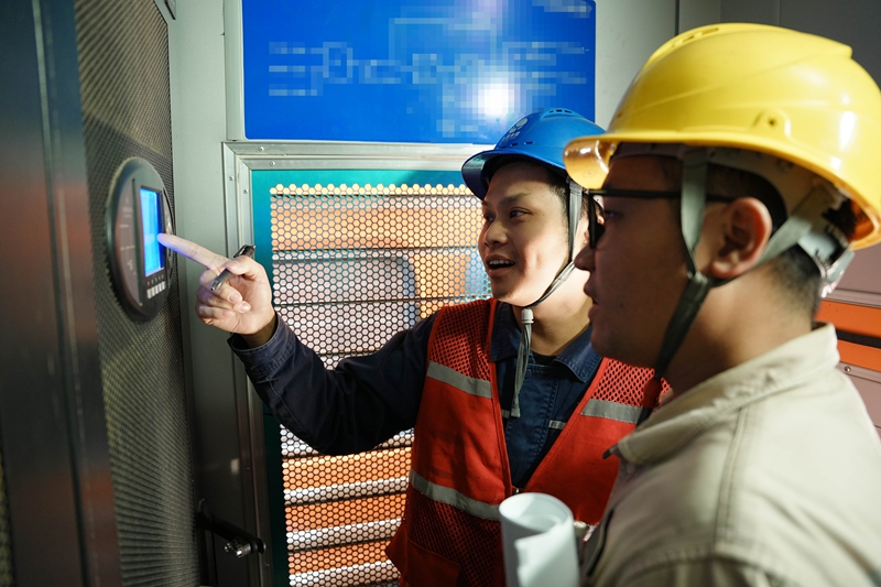 國網莆田供電公司保供電人員對媽祖論壇會場設備進行巡視檢查