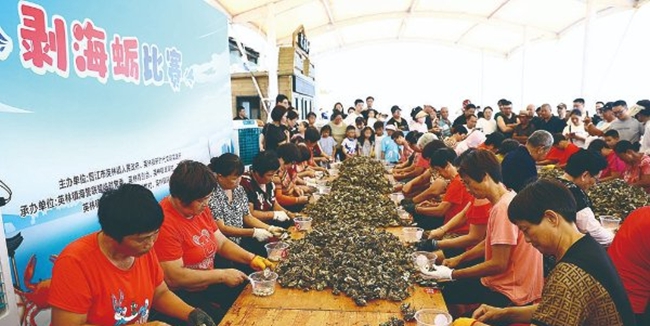 英林湖尾村举行剥海蛎比赛