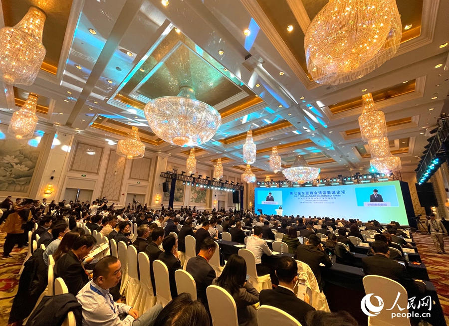 本届论坛汇聚了众多嘉宾,共同聚焦清洁能源的发展趋势。人民网记者 陈蓝燕摄