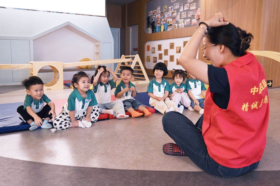 2025年暑期小蓝宝暑托班。 中建四局东南分局供图