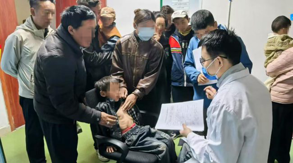 西藏昌都先心病患儿筛查现场