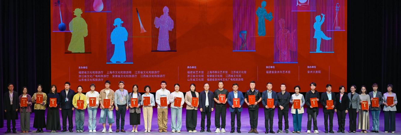 为银奖作品颁奖