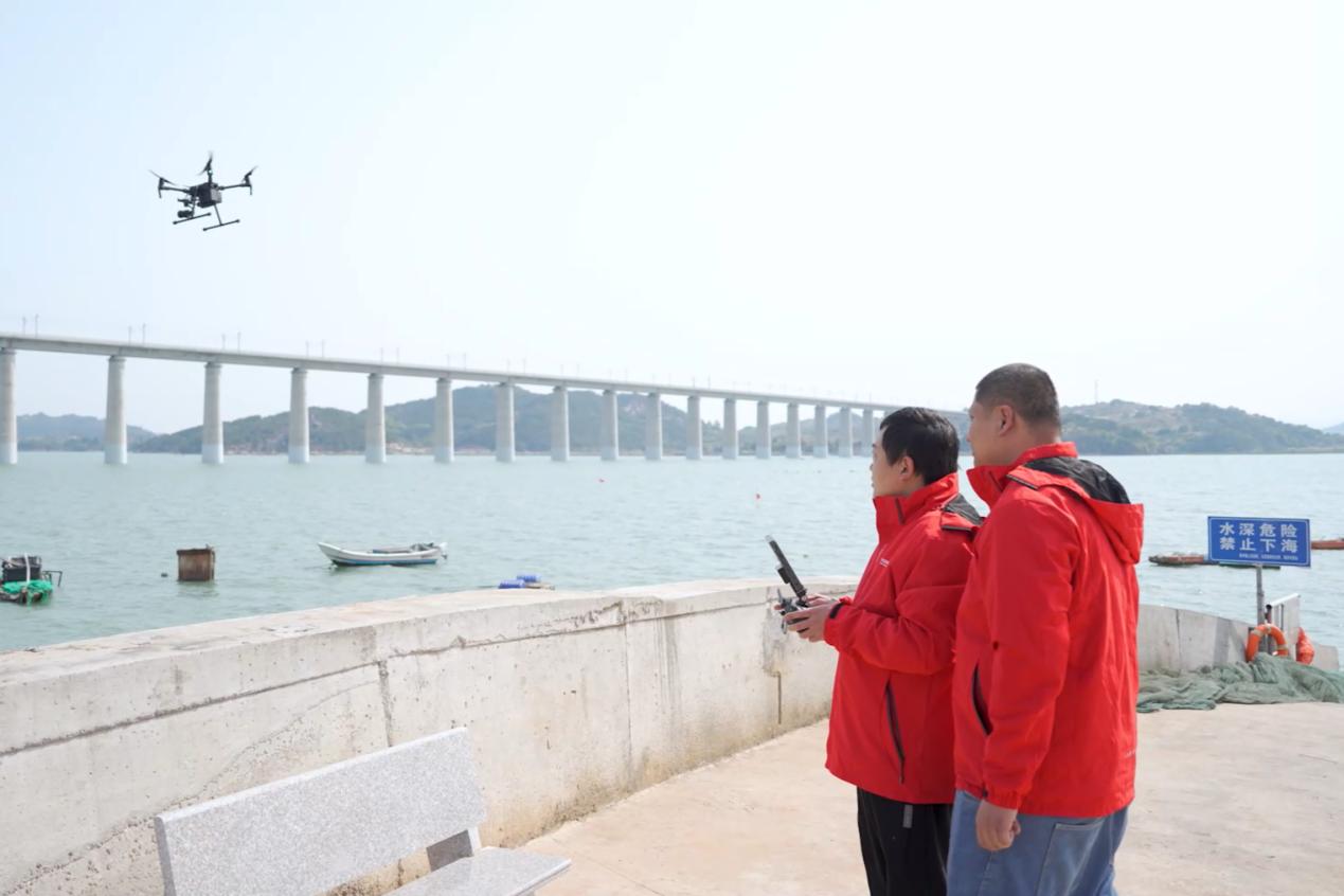 莆田联通无人机团队开展巡河作业中