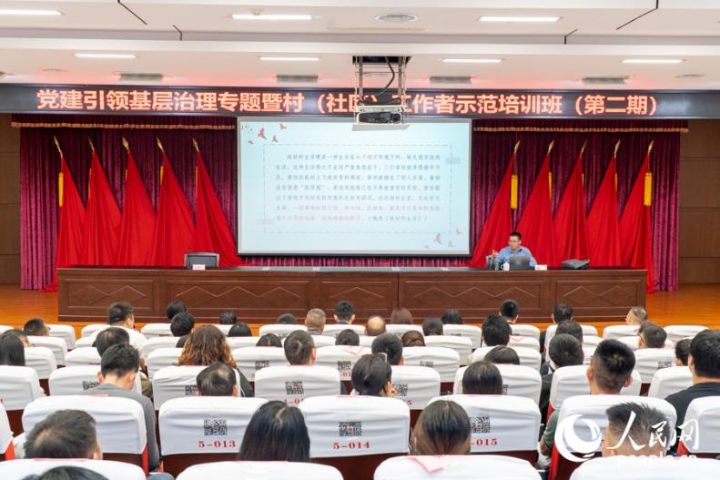 专题授课。实习生 郑舒尘摄