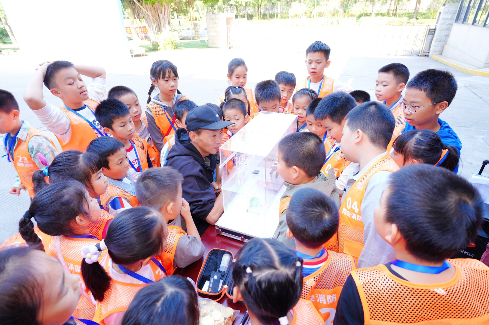 “三合一”场所烟雾走向模拟实验中。翔安区消防救援大队供图