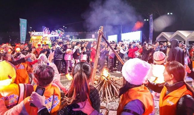 激情四射的篝火音乐节