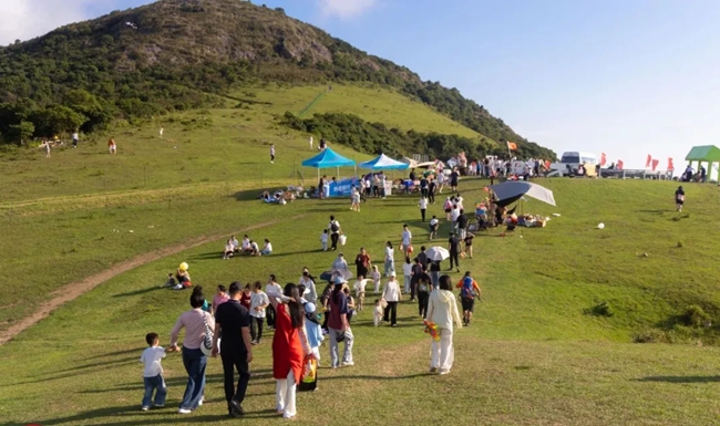 南岭大姆山山顶草原露营区人气满满