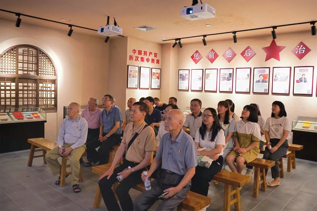 定期組織老同志學習