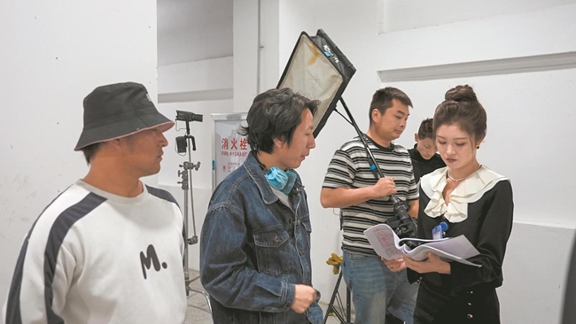 短劇《誘人的她》劇組入駐百崎兩岸微短劇產業園並同步開機