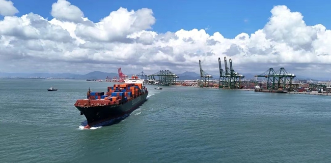 貨船駛離江陰港