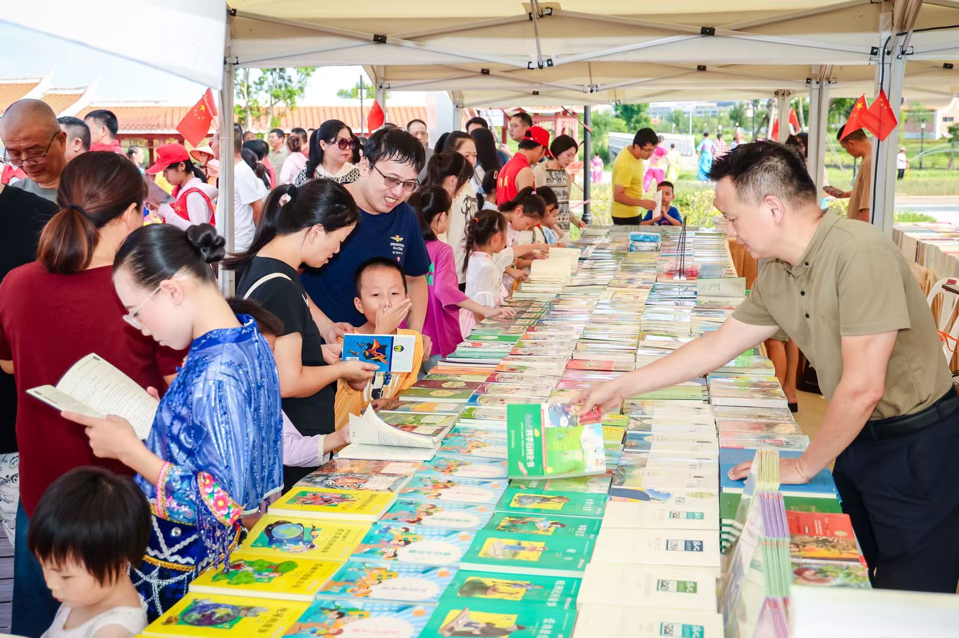 “书香惠安”大型正版图书巡展。惠安县委宣传部供图