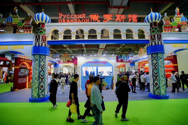 本屆茶博會俄羅斯館以開放式布局,通過“喀山、恰克圖、聖彼得堡”三大關鍵歷史節點,串聯起從文化交融、互利共贏到風尚演進的茶葉貿易史。茶博會組委會供圖