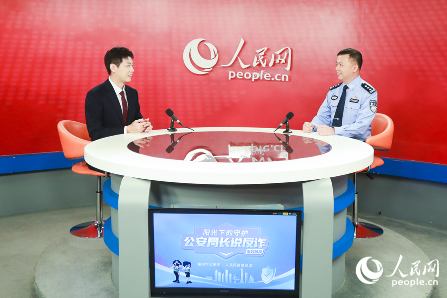 福州市公安局上街(高新区)分局局长陈长青做客人民网福建演播室。人民网记者 陈永整摄