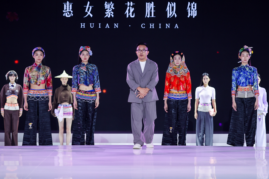 改良版的惠安女服饰压轴亮相中国国际时装周。惠安县委宣传部供图