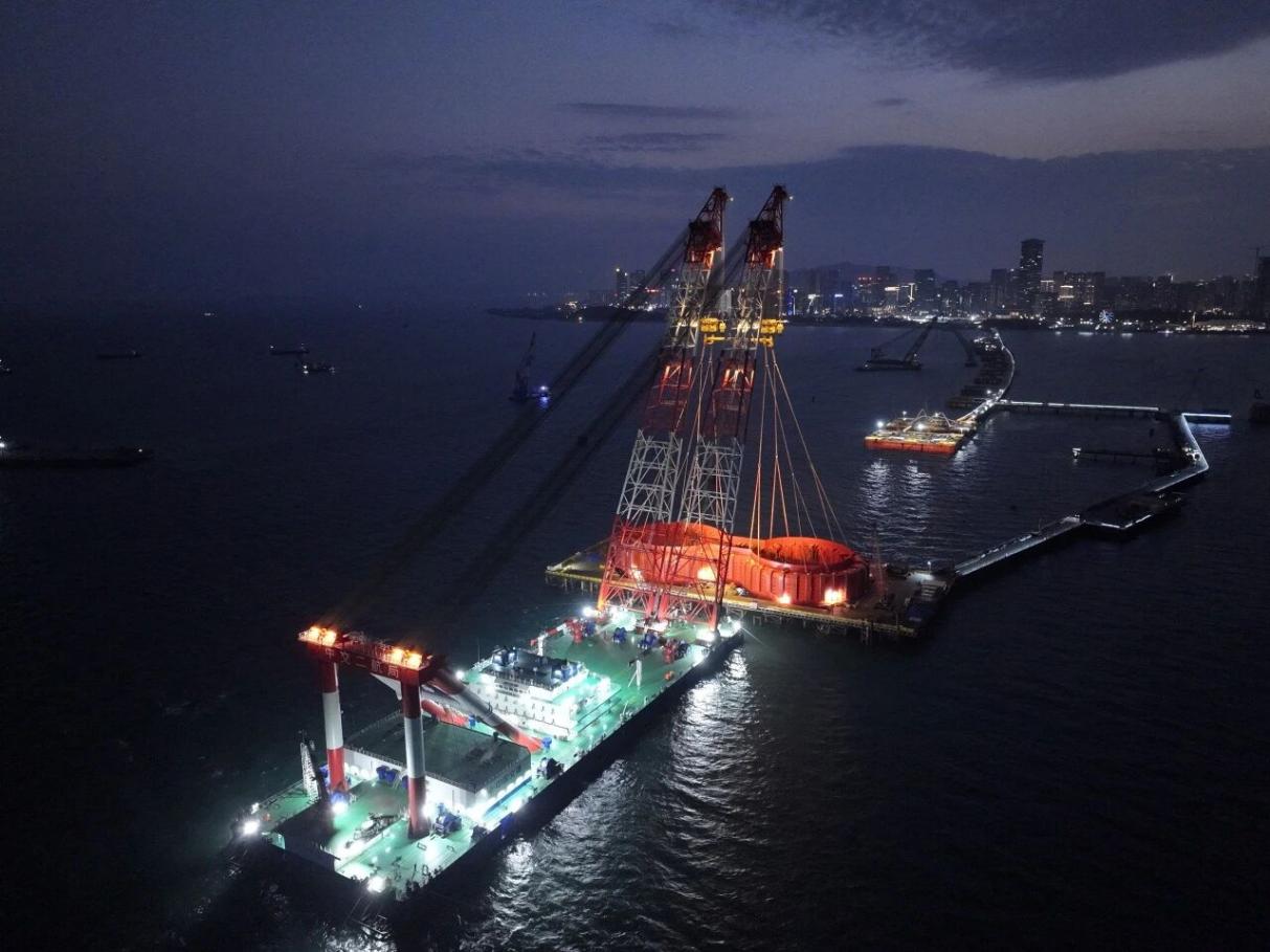 厦金大桥(厦门段)吊装现场。杜才良摄