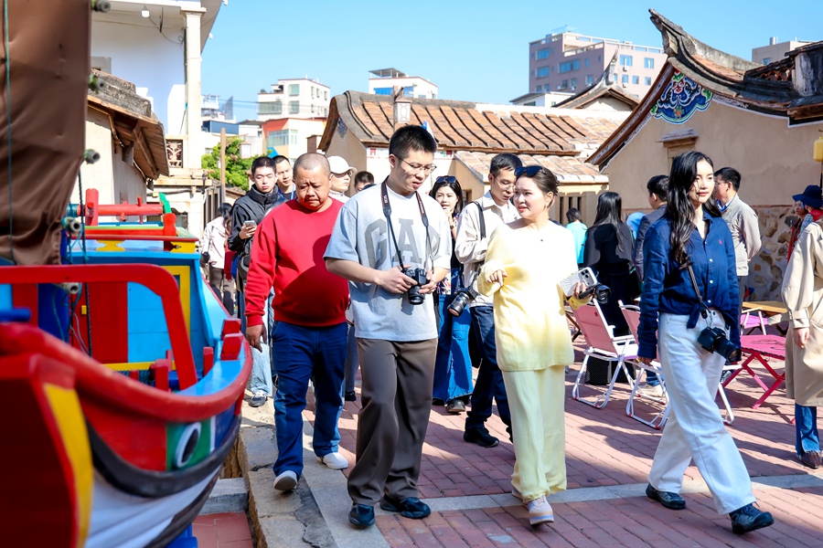 自媒体大V在后田社区采风。厦门市委网信办供图