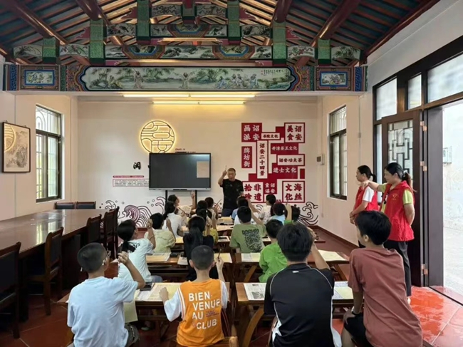 书法教学在沈氏家庙“闽”课堂开展