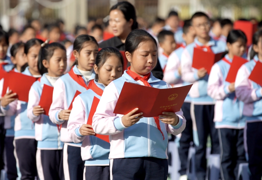 诵读宪法。福建省司法厅供图