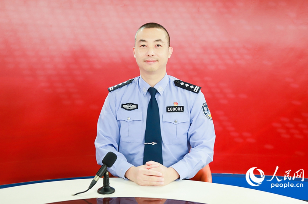 福州市公安局长乐分局局长李继志接受人民网专访。人民网记者 陈永整摄