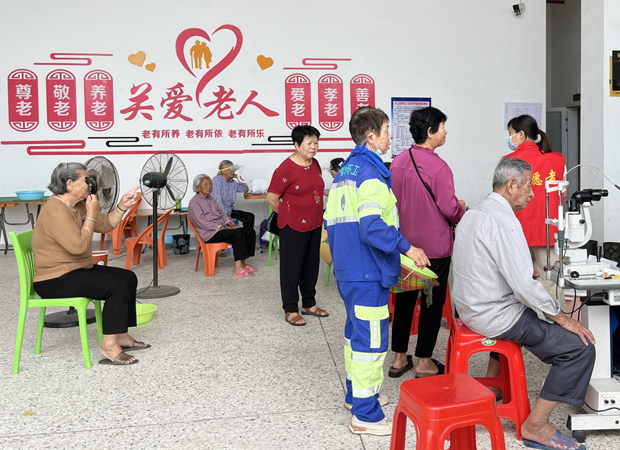 東山縣康美鎮城垵村“幸福食堂”開展義診活動。東山縣委宣傳部供圖