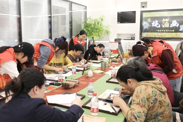 厦门集美华侨支行举办“嫣然悦己”非遗沙龙