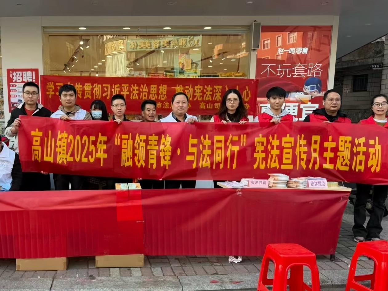 高山镇党委组建“导师团”带领青年党员、干部深入沿街店铺完成“微宣讲”。高山镇供图