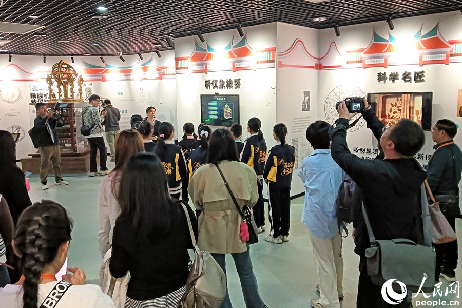 采风团参访苏颂纪念馆。人民网记者 陈博摄