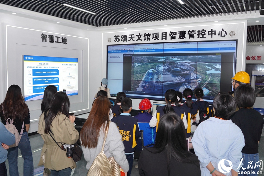 参观苏颂天文馆展厅。人民网记者 陈博摄