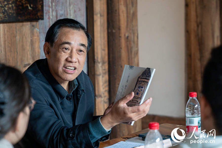 卢为峰为读者讲述三坊七巷的千年历史。实习生 郑舒尘摄