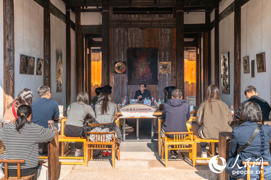 三坊七巷以独特的空间格局与人文生态，持续滋养出无数影响时代的俊杰。实习生 郑舒尘摄