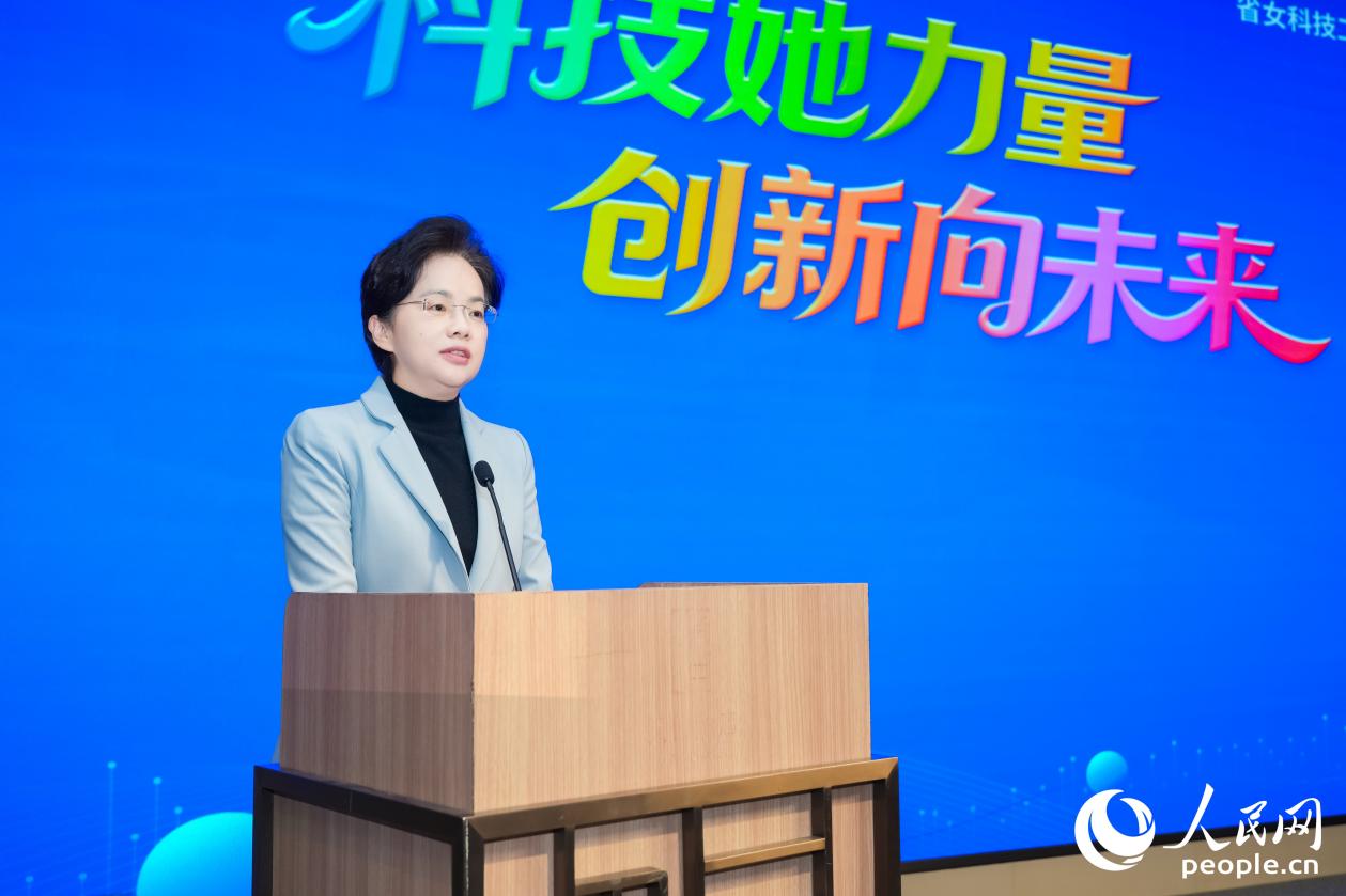 福建省妇联党组书记、主席林叶萍在活动上致辞。人民网摄