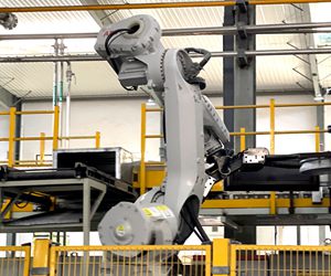 福建南安：锚定智造，链通全球/