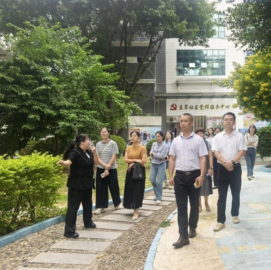 “头雁领翔”城市社区党组织书记培训班学员到盈翠社区现场教学。翔安区委社会工作部供图