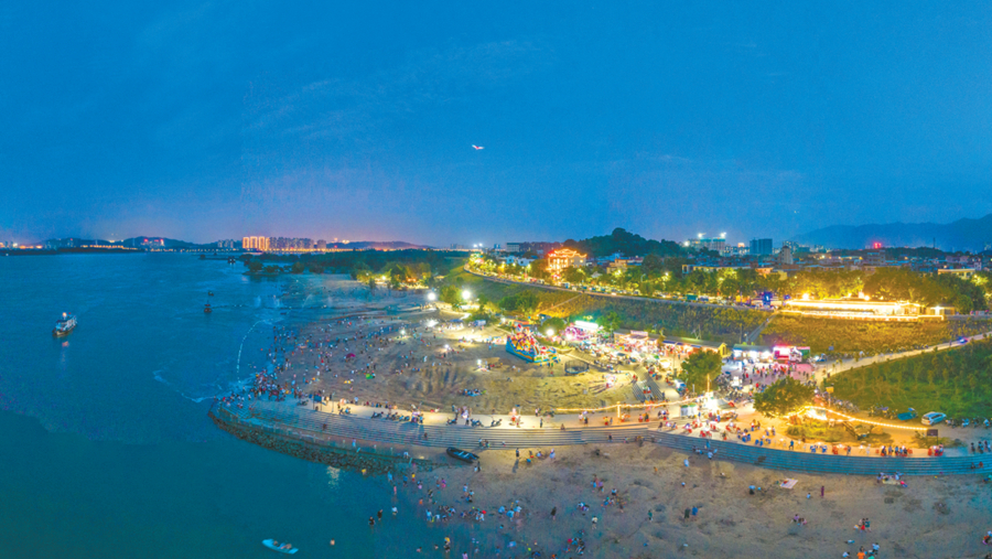 依托闽江水岸资源,侯官村打造“夜泊侯官”露营基地。林双伟摄