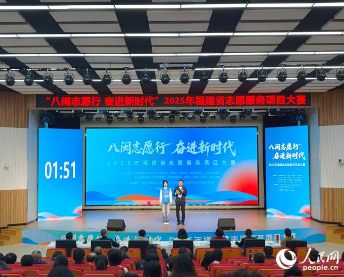 選手針對評委提問進行現場答辯。人民網 陳遴攝